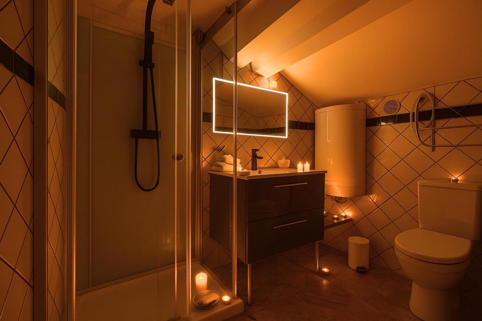 Appart'Hotel Chaleureux Au Coeur De Tullins - Le Roitelet Екстериор снимка